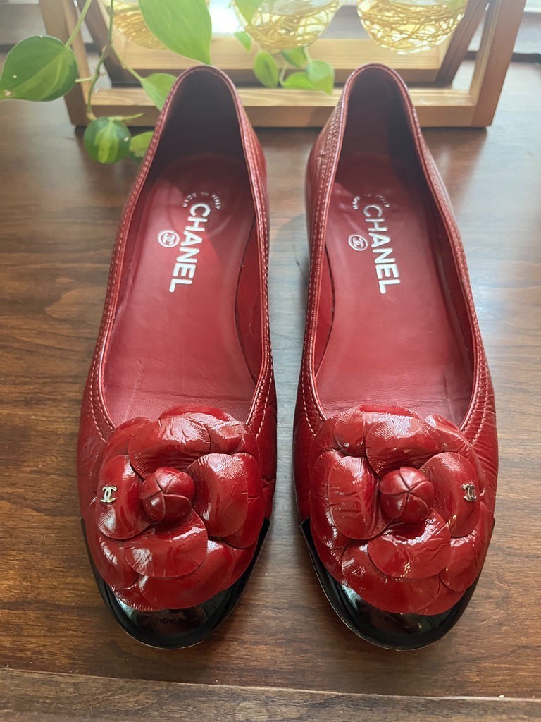 Chanel camellia size 37 patent lambskin red black ballet flats