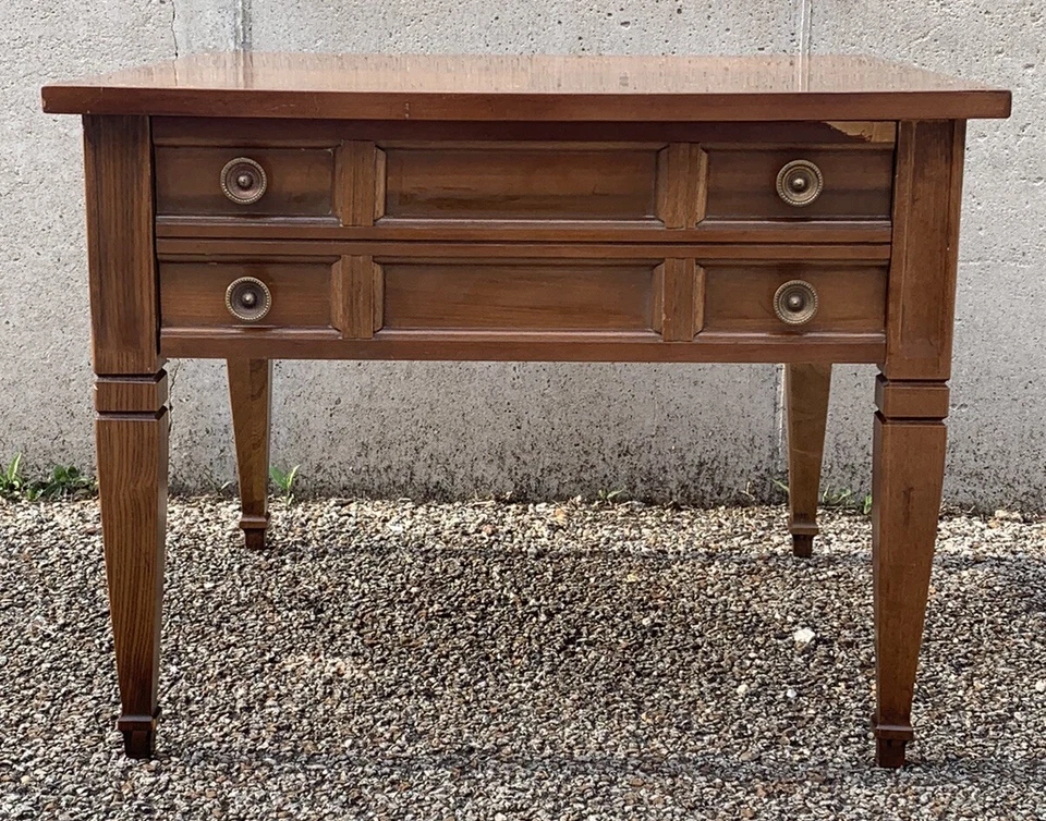 Mesa auxiliar vintage BASSETT FURNITURE 26inx26inx20 nogal y latón 1 cajón Foto 2 de 4
