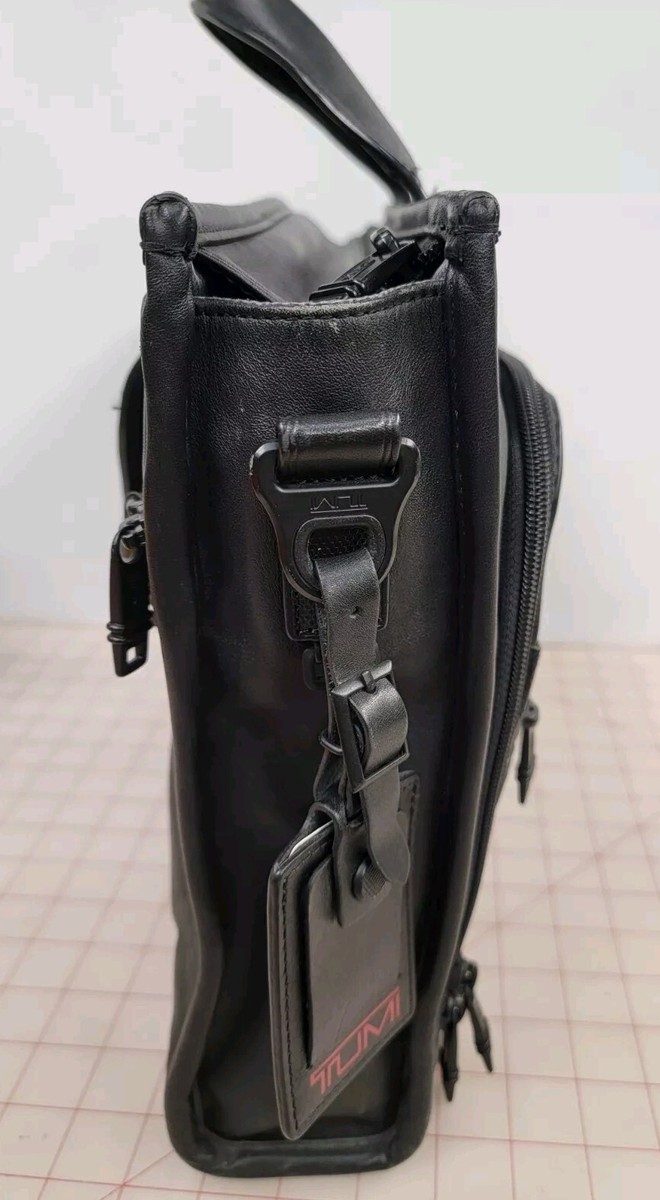 Tumi Alpha 2 SLIM DELUXE PORTFOLIO Black Leather Brief Case Bag