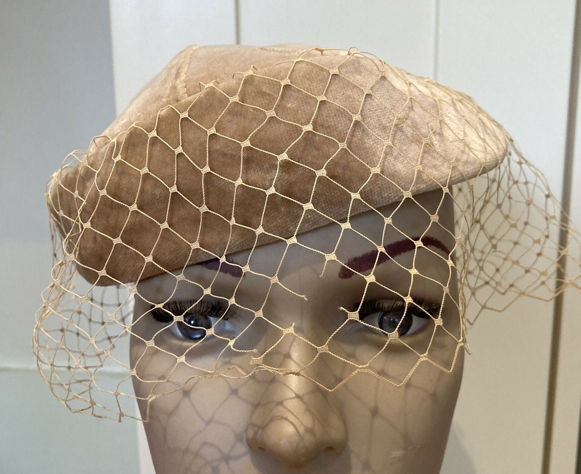 Peakaboo Vintage 1950s Mushroom Velvet Hat with Veiling,  Size M 2
