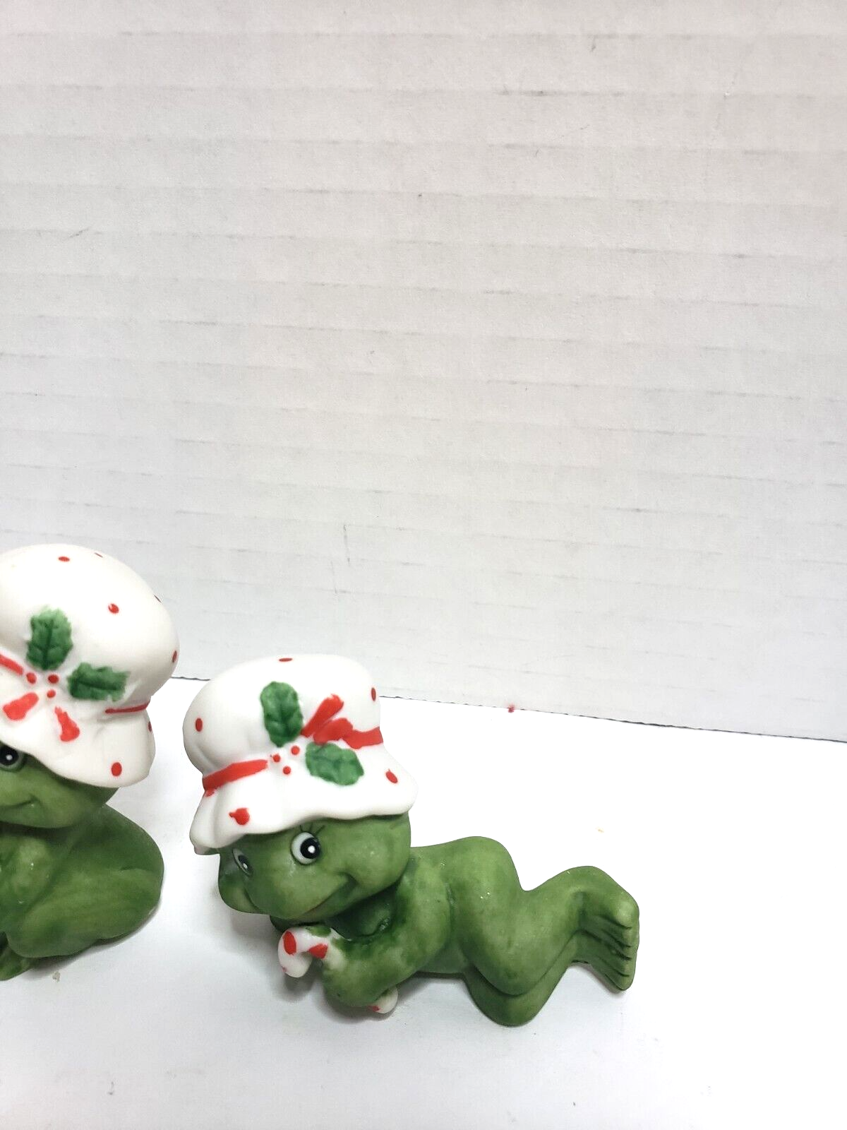 Vintage set of 2 Lefton Mini Porcelain Christmas Frogs Hand Painted 2