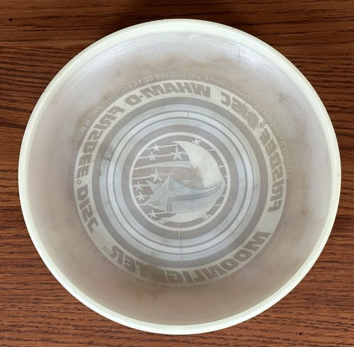 MOONLIGHTER WHAM-O FRISBEE 1975 GLOW IN THE DARK 9" Plastic Toy Flying Disc - Picture 3 of 4