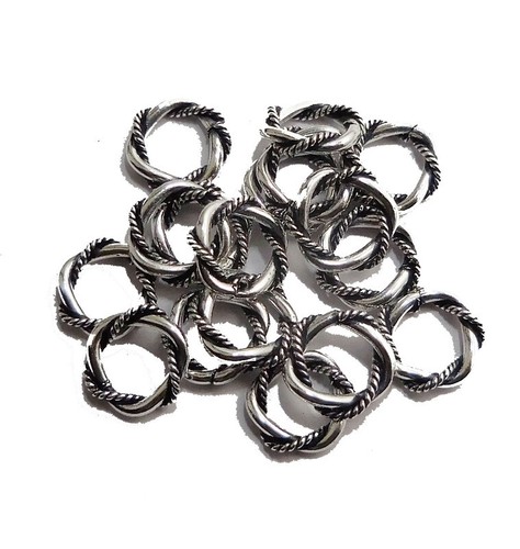 M16 - Fiocchetti pronti in raso e organza argento e nero