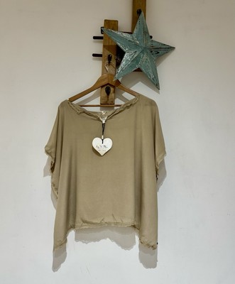 £125 Neu mit Etikett Timo Norway Anthropologie 100 % Seide khaki Spitzenbesatz Tunika kastig Top L
