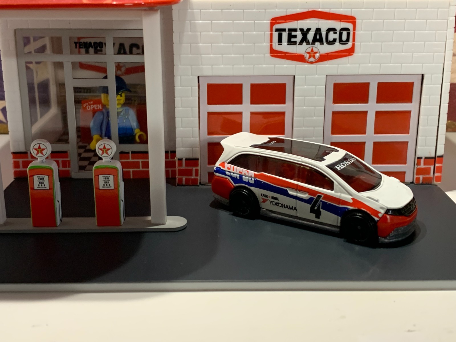HOT WHEELS HONDA ODYSSEY. NEW FOR 2016, WHITE/BLUE/RED LOOSE