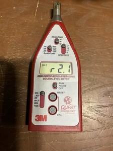 3M QUEST 2200 INTEGRATING AVERAGING SOUND LEVEL METER POWERS ON