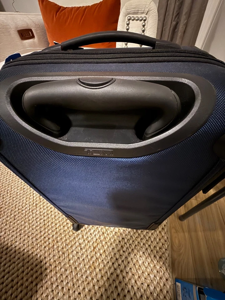 Tumi Gen 4.2 Navy & Black 22" International Carry On 4 Wheel 140513 - Image 4 of 4