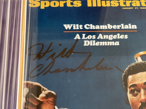 WILT CHAMBERLAIN SIGNED & FRAMED 8x10 PHOTO SPORTS ILLUSTRATED LAKERS PSA/DNA - Picture 2 of 3