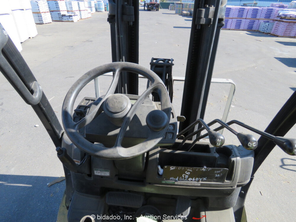 2016 Yale GLP060VX 6,000 lbs Industrial / Warehouse Forklift Lift