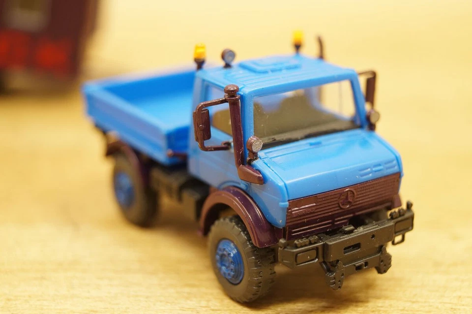 HO 1:87 Kibri 10772 MB Unimog Con 2 Vagoni Da Costruzione Modello Pronto Con OVP - Immagine 4 di 4