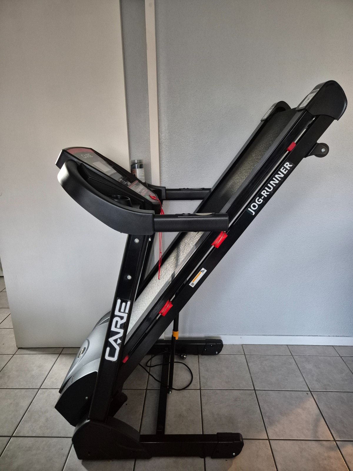 Tapis de course neuf ultra compact avec console connectée Bluetooth