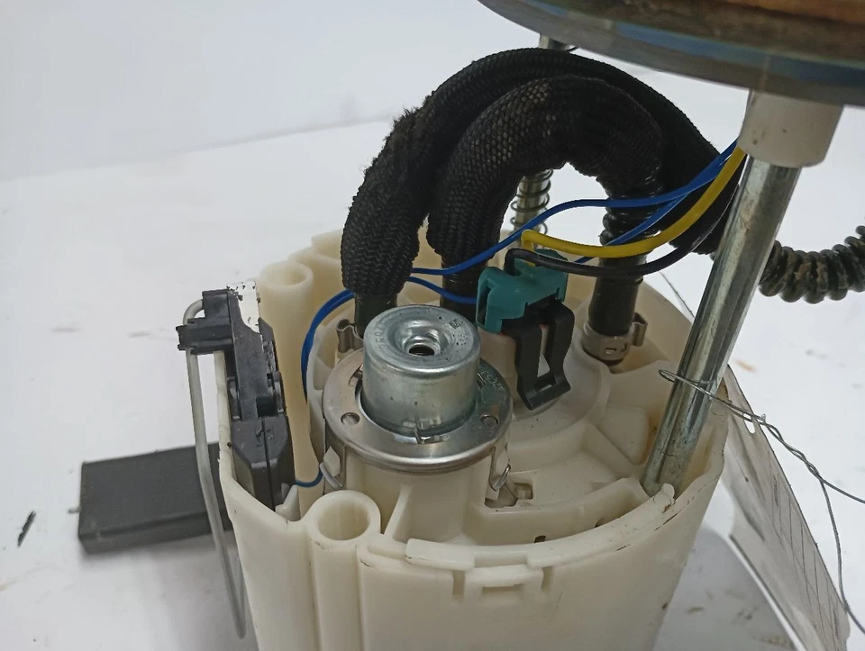 Chevrolet Avalanche 1500 19167710 2005-2007 bomba de combustible montado en tanque 11557959 Foto 3 de 4