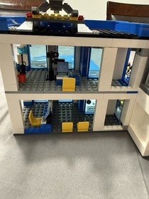 LEGO City Police Station (60047) Complete W/minifigs And Extras Missing 1 Manual