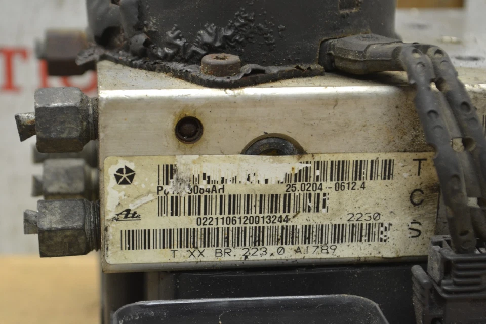 Dodge Intrepid 1998-01 AB control de bomba de freno P04779084AH módulo 30-2E3 Foto 2 de 4