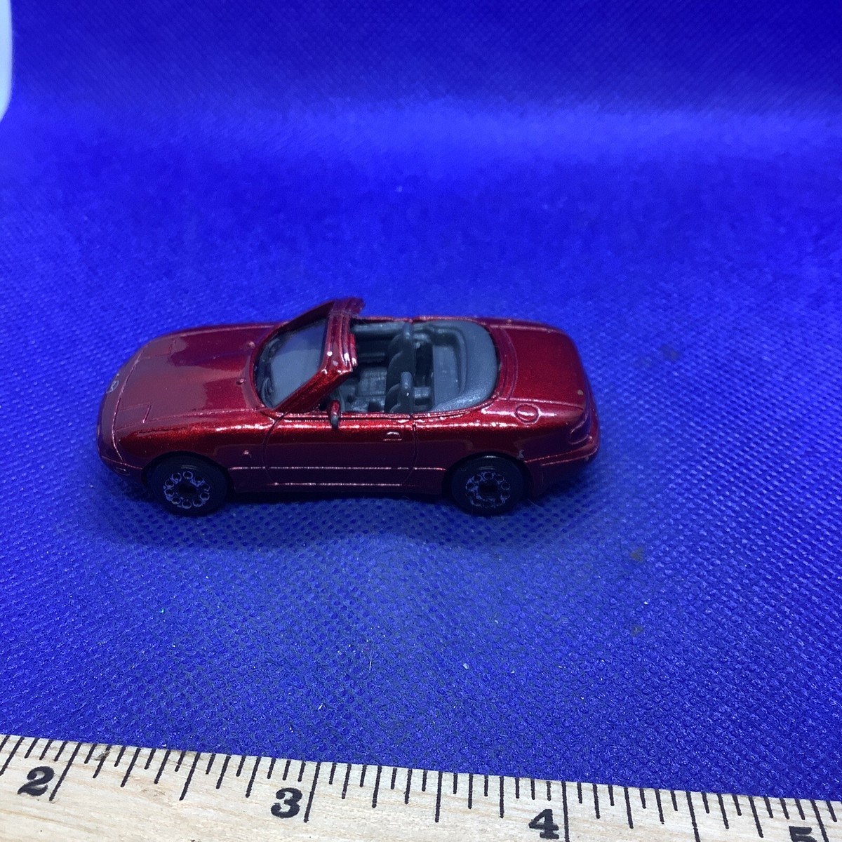 MotorMax (6024) Mazda MX-5 Miata 1/64 Diecast Convertible Red N