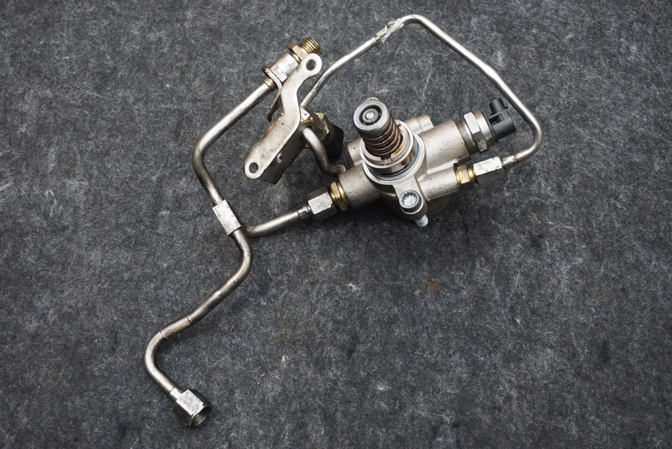 High Pressure Fuel Pump Assembly W/ Lines & Bracket 06M127026P Audi Q7 4M 20-23 - Image 4 of 4