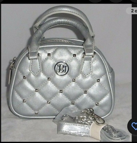 Bandolera BADGLEY MISCHKA NUEVA CON ETIQUETAS Cúpula Gris Metálico con Tachuelas Plateadas - Imagen 2 de 8