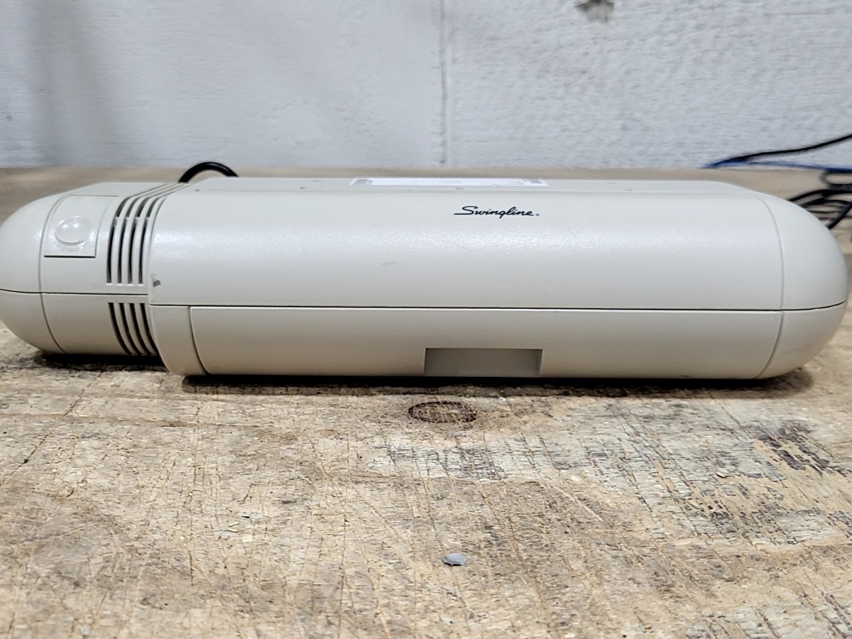 SWINGLINE 535 Electric Three Hole Punch