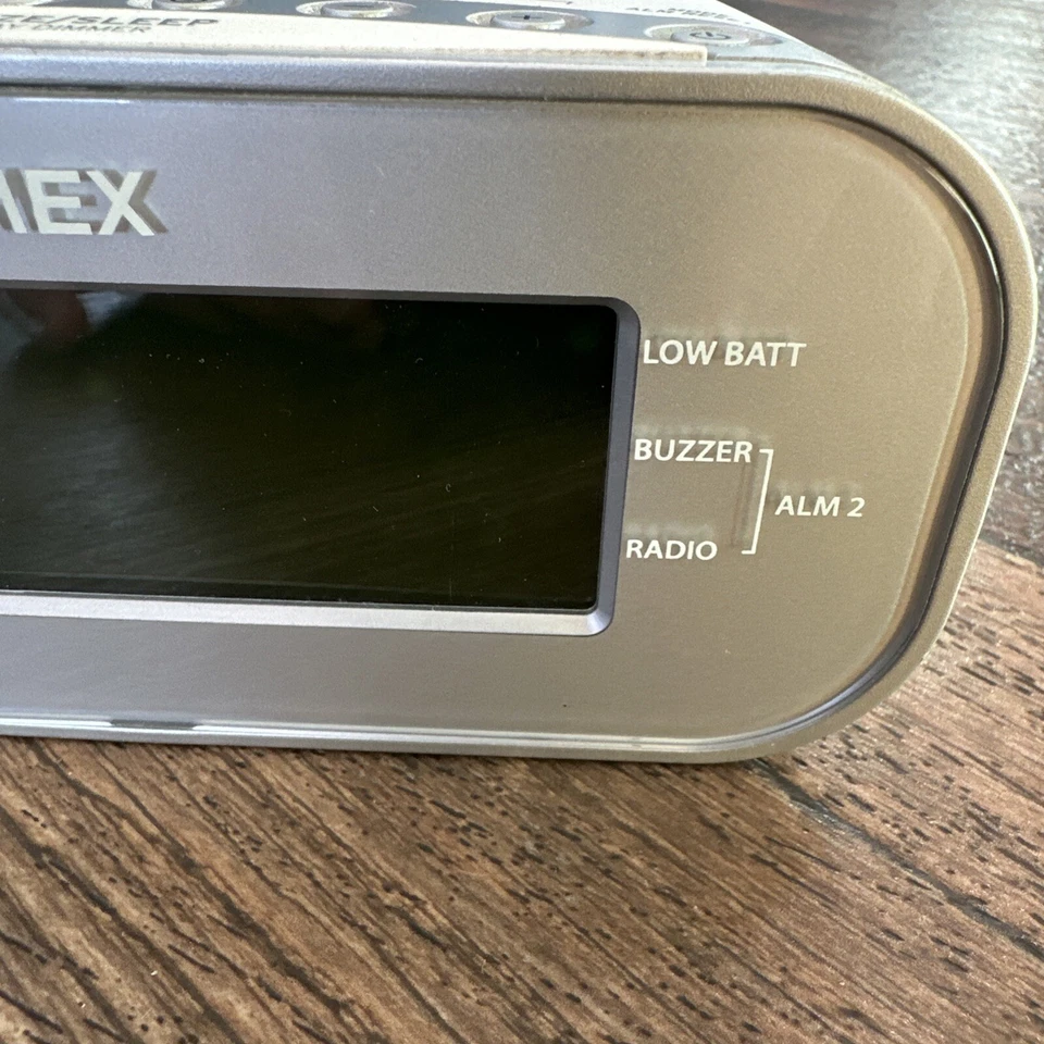 Radio Reloj Despertador Doble Timex AM/FM T231Y Blanco Probado Foto 3 de 4