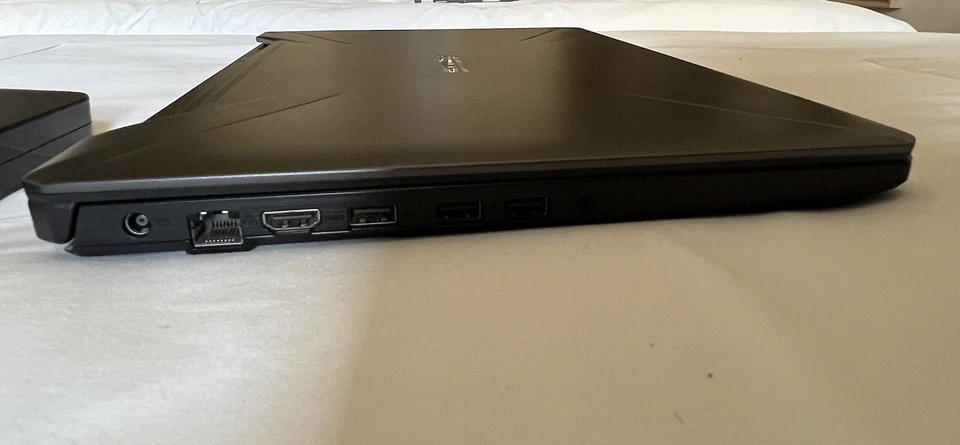 ASUS TUF Gaming 15.6" (1TB + 512GB, AMD Ryzen 7 3750H, 2,30 GHz, 16GB) Portatile - Immagine 4 di 4