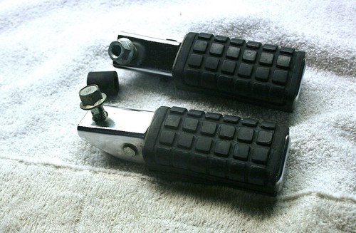 1981 Yamaha Seca 750 XJ750 rear passenger foot pegs. (Seca-10)
