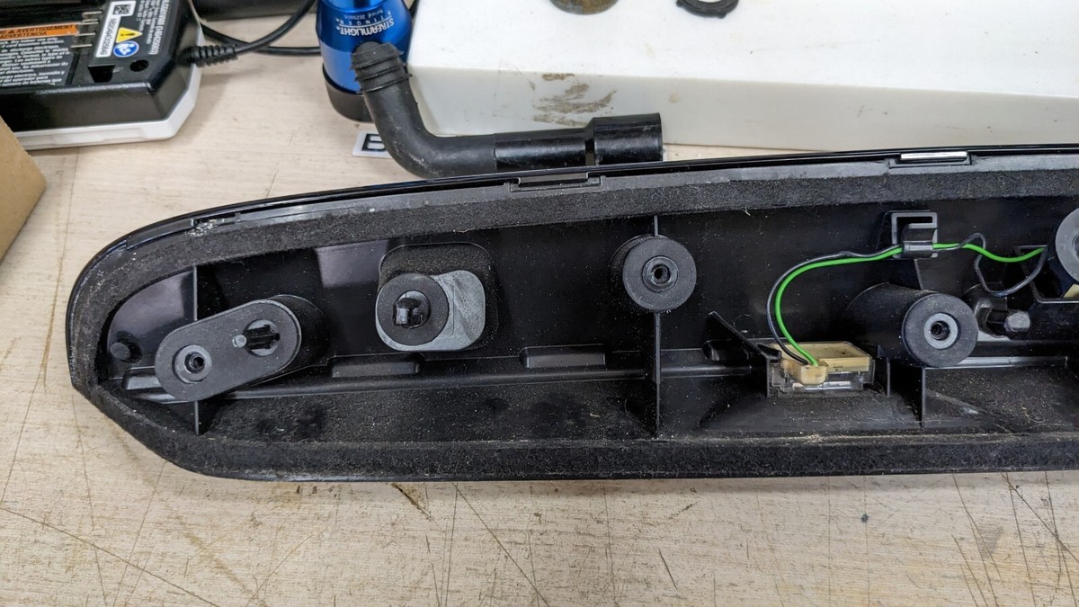 MINI COOPER COUNTRYMAN 2015-2023 Trunk Lid Grip W/Badge 511346