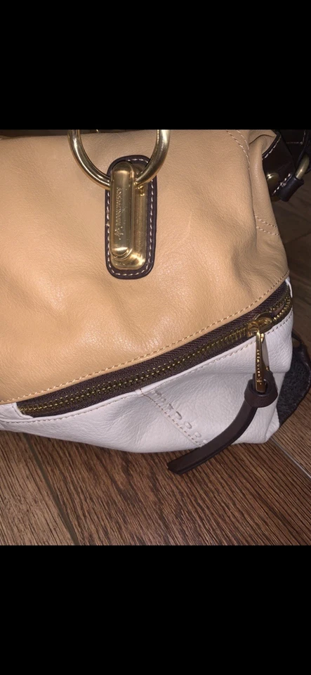 B Makowsky Leather Handbag: Great Condition & Color Combination - Image 4 of 4