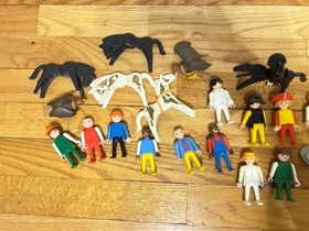 Lot of  Vintage Playmobil Geobra Figures Horses 1974