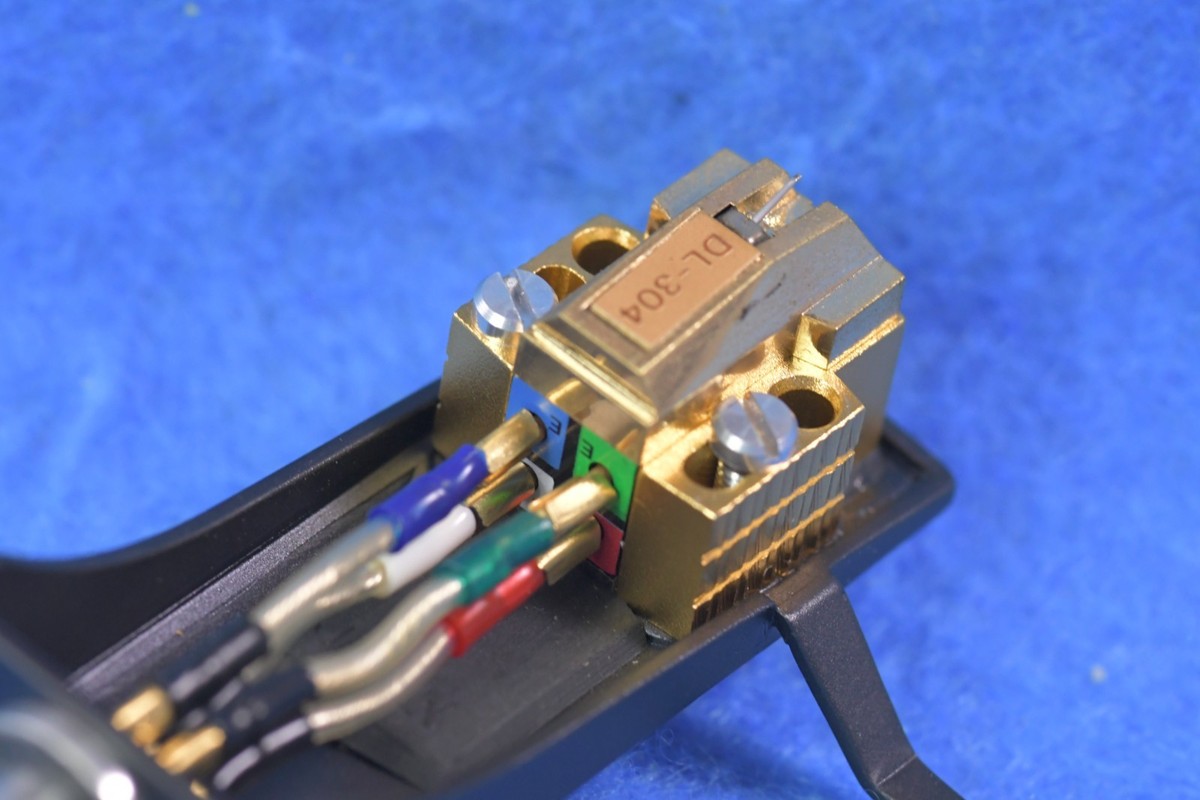 Cellule Phono Denon DL-305 – MC Bore Pipe – Cartouche Stéréo Testée