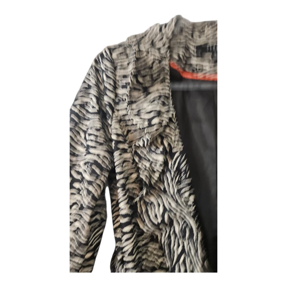 Sandro 女式中号动物印花荷叶边前夹克黑色/薄纱自绑腰 — 第 3/4 张图片