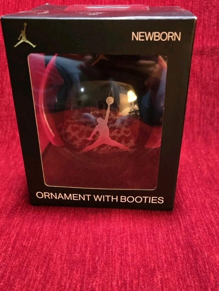 Nuevo adorno Air Jordan recién nacido con botines gris y blanco estampado elefante Foto 2 de 4