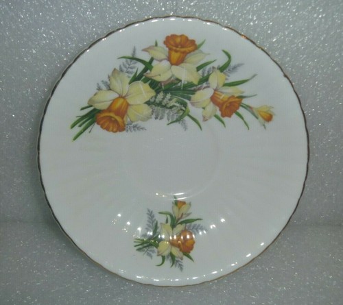Vintage Royal Windsor Tea Cup Set Bone China Made in England "Daffodil" - Picture 5 of 9
