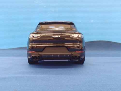 Norev 187673 1/18 Porsche Cayenne S Coupe 2019 - Picture 6 of 12