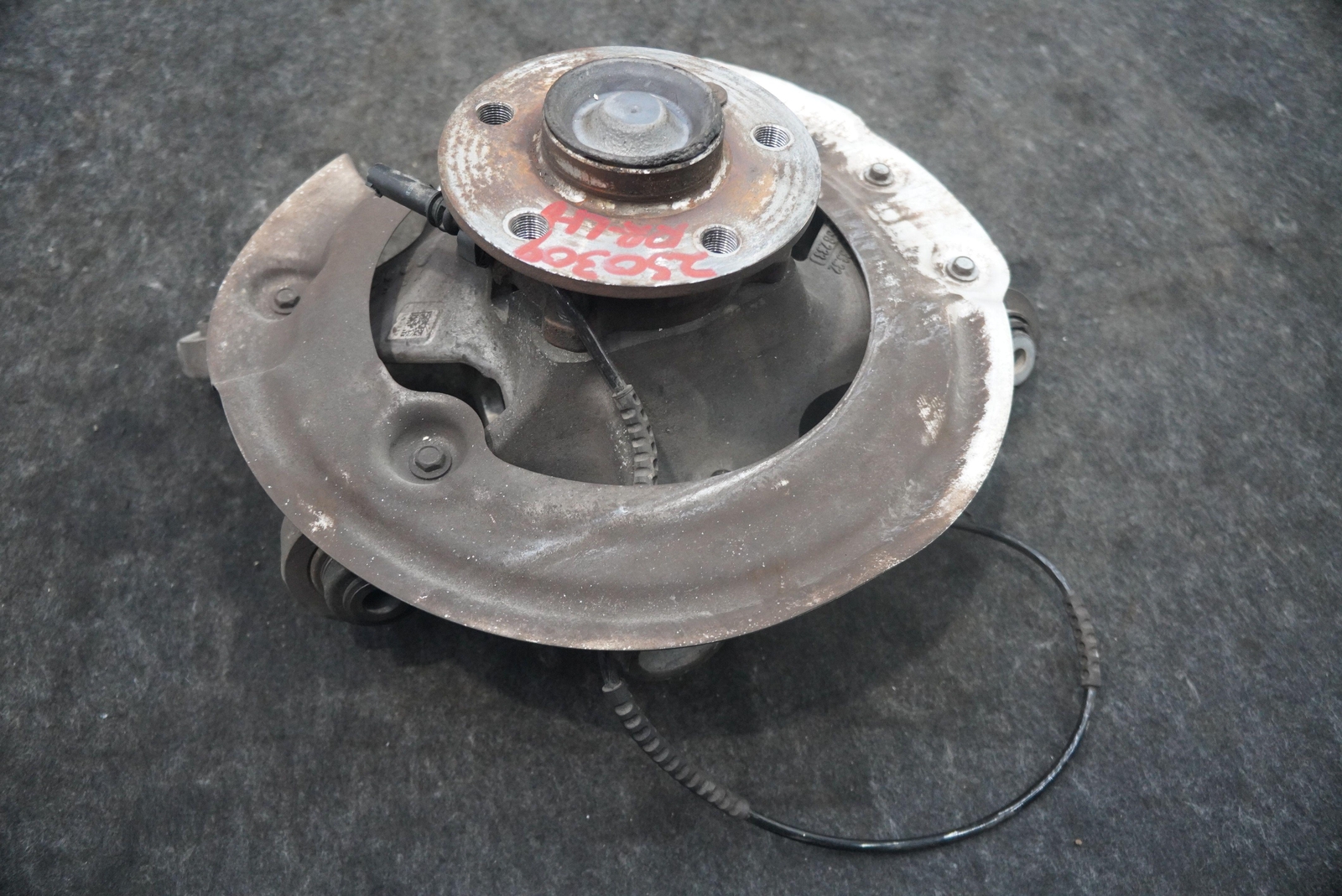 Rear Suspension Left Spindle Knuckle Hub Wheel Bearing 33336858231 BMW i8 14-20