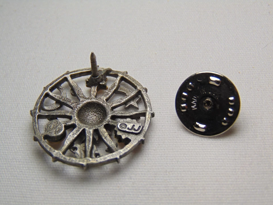 Prendedor JJ Jonette Vintage ARTEFACTOS Sol Luna Estrellas Planetas NUEVO en Paquete Foto 3 de 4