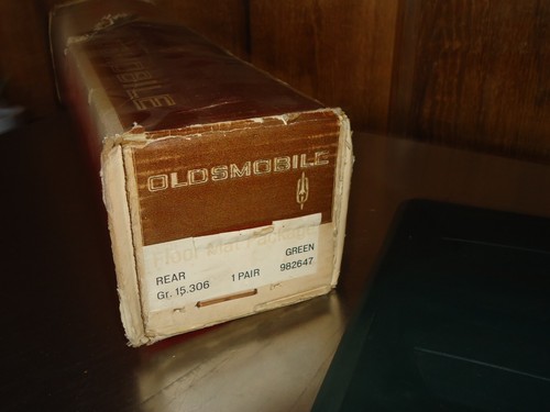 New NOS GM Green Rear Floor Mat Set 982647 1964-1967 Oldsmobile Olds Cutlass - Picture 3 of 3