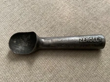 Vintage ZEROLL Roll Dippers Ice Cream Scooper Dipper #20  Maumee Ohio USA  7.25"