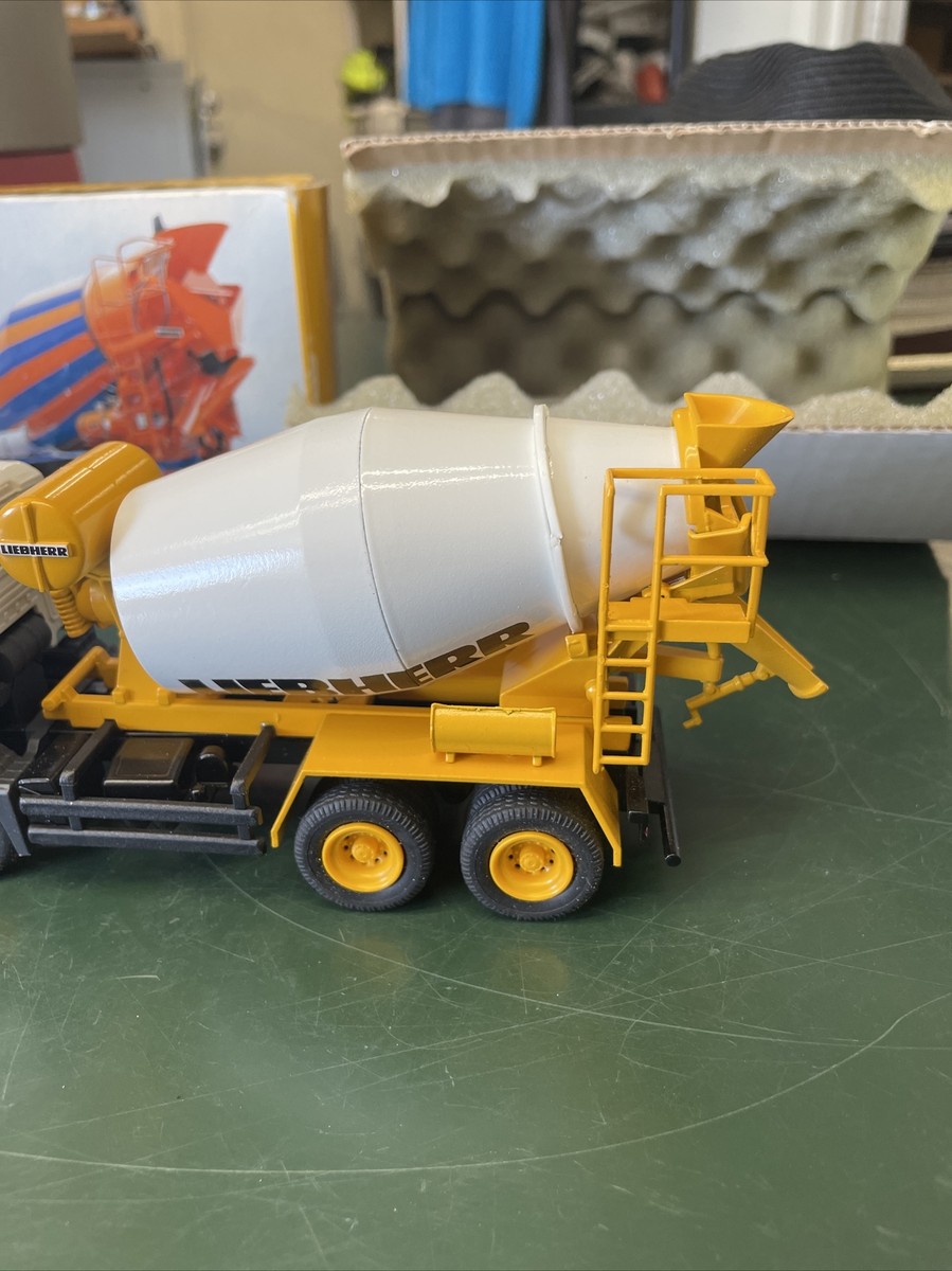 Mercedes Actros 4 Essieux Toupie à Béton Liebherr HTM 904 Miniature 1