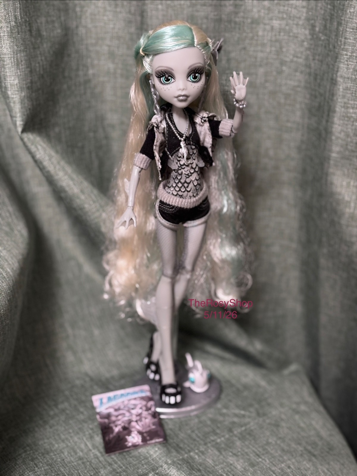 Monster High Reel Drama - Lagoona Blue Doll - Includes Accessories and Stand