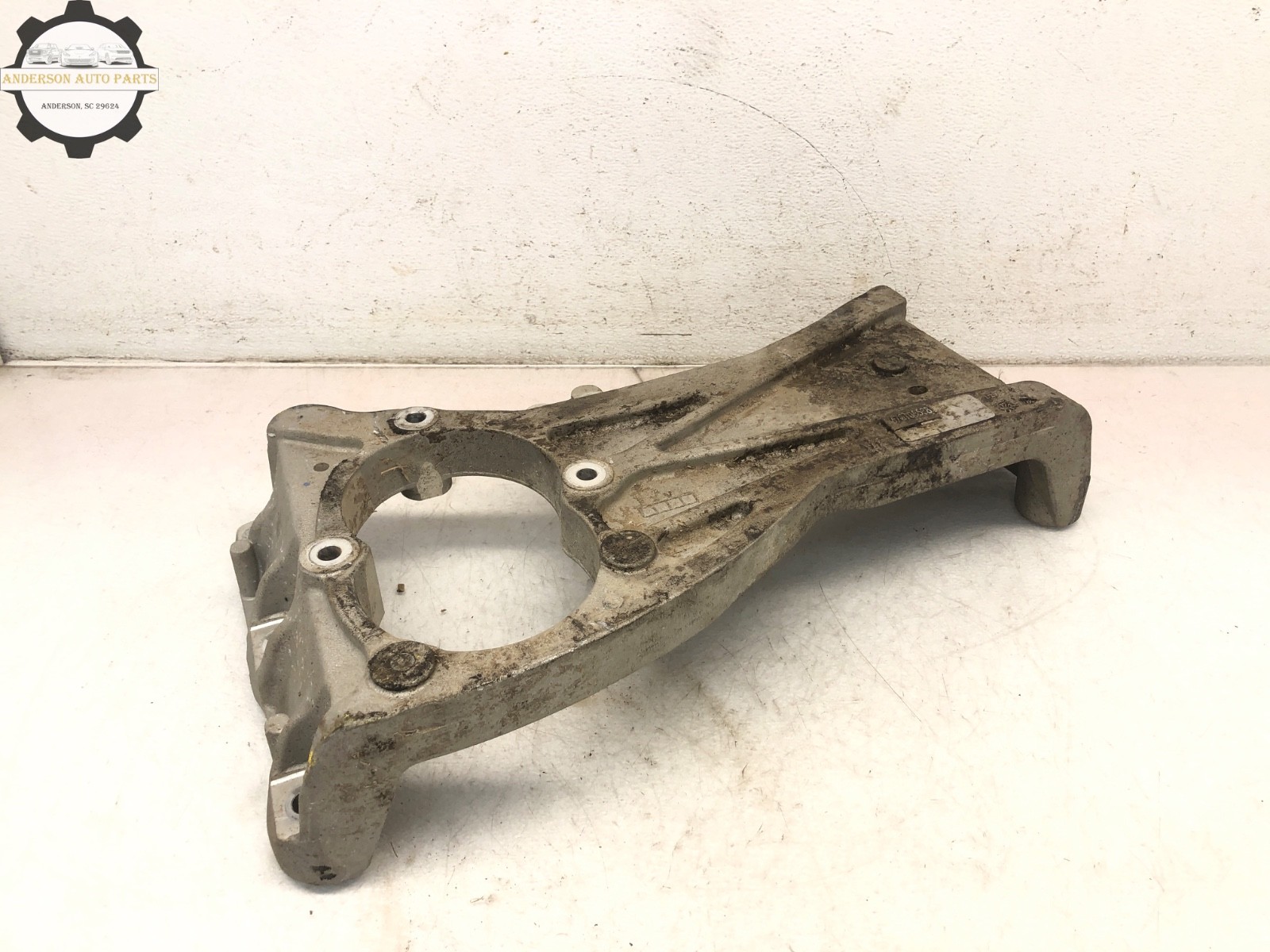 2017-2024 MASERATI LEVANTE AWD AUTO TRANSMISSION GEARBOX MOUNT BRACKET OEM