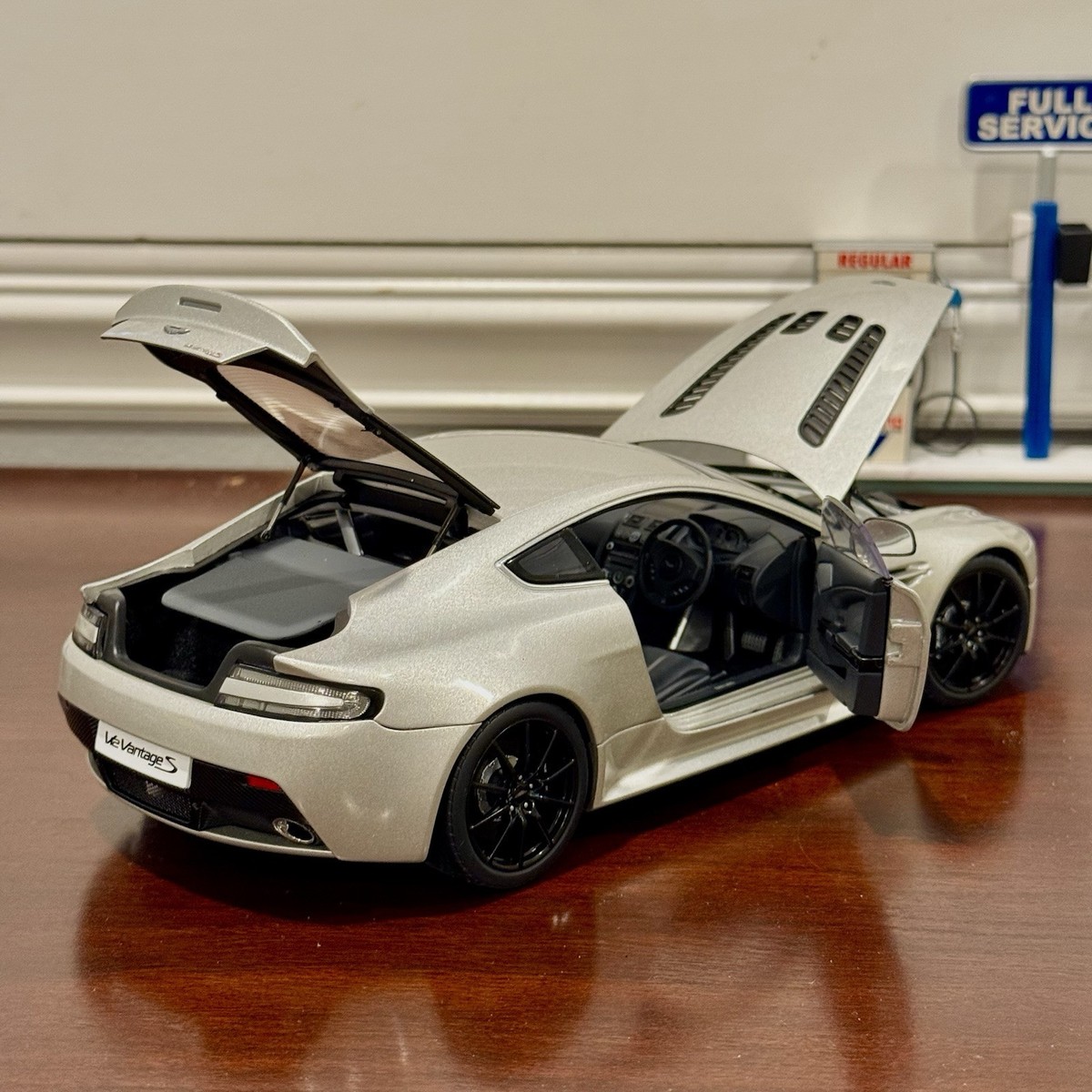 AUTOart Aston Martin V12 Vantage S Silver 1/18 Scale Diecast Model