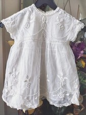 Delicious antique child dress in embroidered tulle. Lace Trim Lining