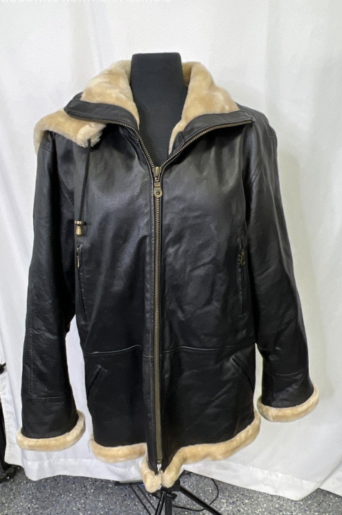 Tanners Avenue Woman's Genuine Black Leather Jacket. XL with faux fur lining