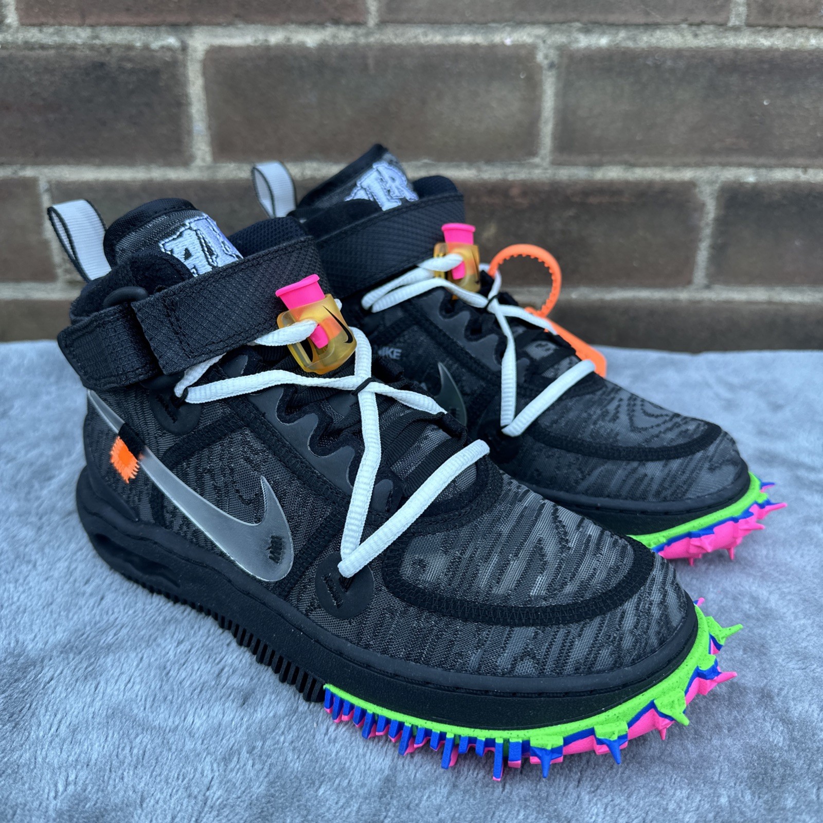 OFF WHITE X NIKE Uomo UK 6 EUR 39 ~ Donna UK 5 5 EUR 39 ~ Nike x Off White Air Force 1 Mid SP