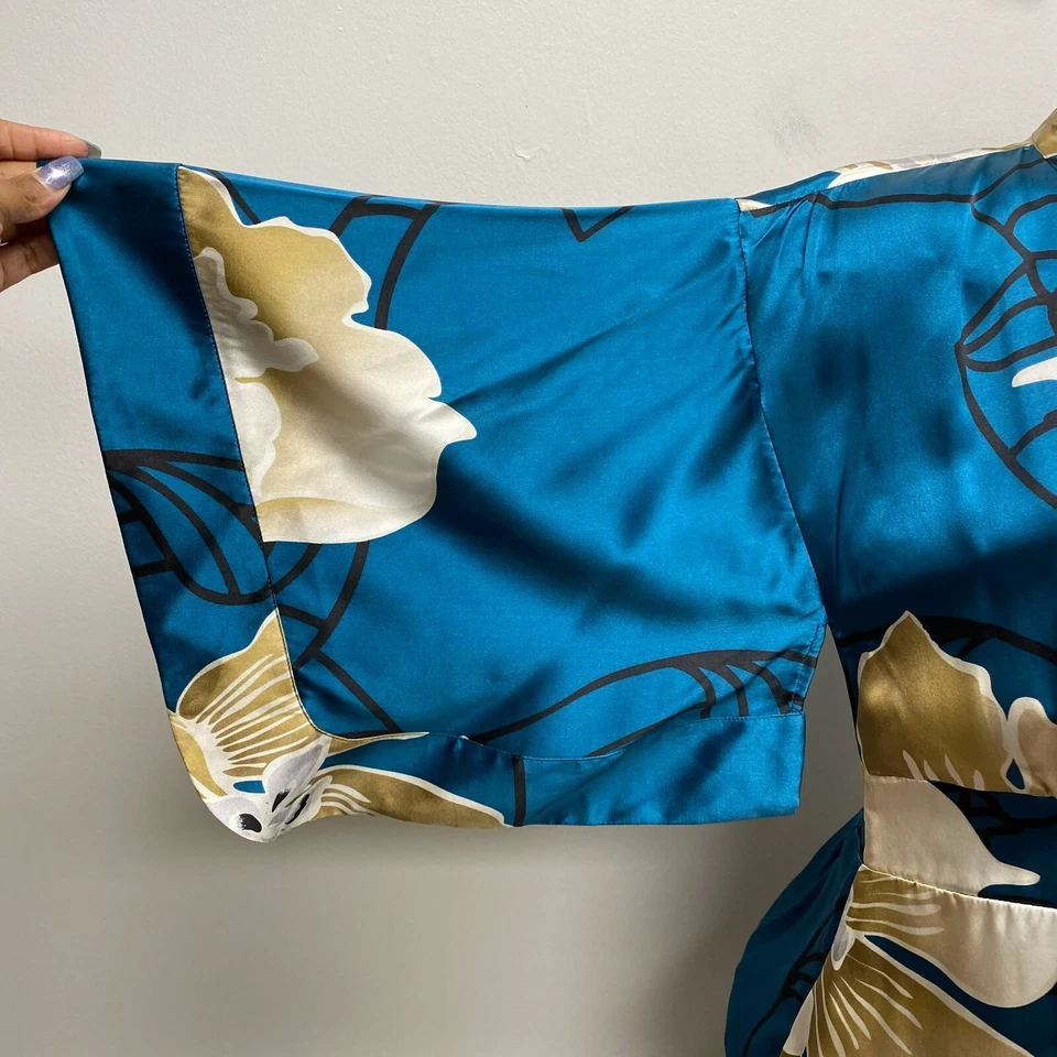 Top Soma Intimates verde azulado Magnolia Luxe satinado floral seda manga 3/4 S $98 Foto 3 de 4