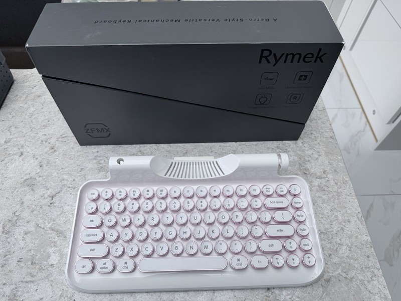 KnewKey Rymek Retro Mechanical Keyboard - White - Very Good Condition