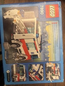 LEGO City 7890 Ambulance NEW! Paramedic EMT Emergency Rescue Stretcher Town