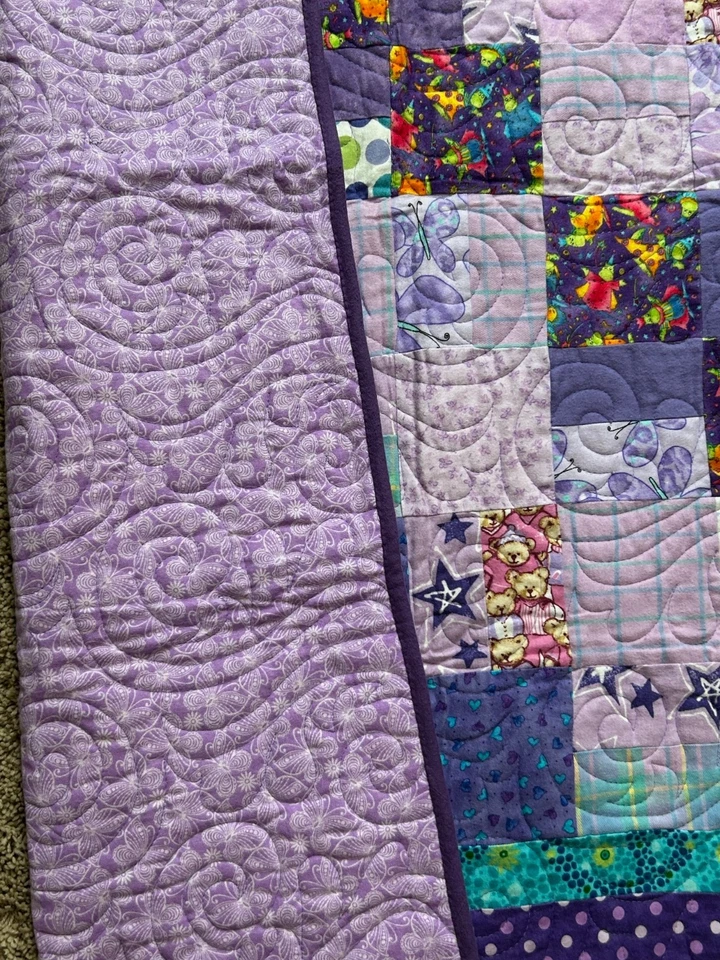 Edredón de franela hecho a mano para bebé niña - retazos púrpura lunares NUEVO - 36" x 45" Foto 4 de 4