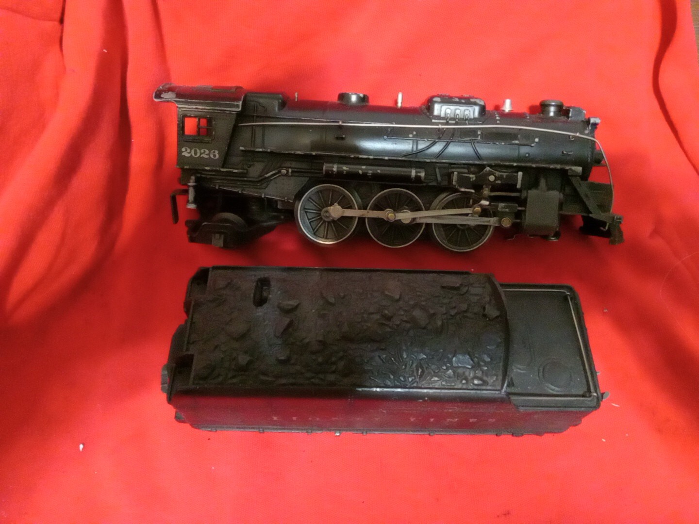 LIONEL POST-WAR TRAINS - EARLY 2026 STEAM LOCO W/6466 WHISTLE TENDER-027- W21