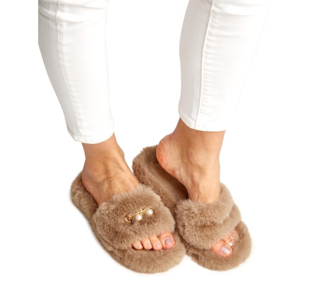 PANTOFOLA D’ORO 2Chic Pantofole Peluche Posh Marrone con Dettagli Perla e Oro Taglia 4 Pattumiera 23